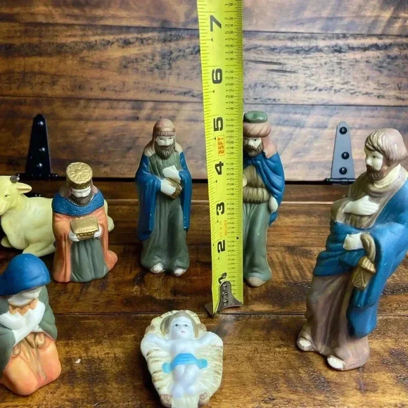 Vtg Hand Painted Nativity 7 pc Set: Baby Jesus,Joseph, Mary, Wise Men, One Cow - Picture 7 of 10